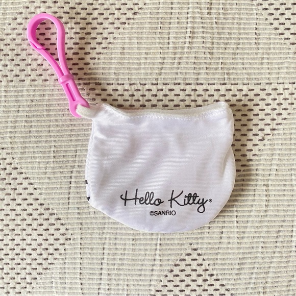 FREE w/ purchase - Sanrio Hello Kitty clip pouch 😺 - Picture 2 of 2